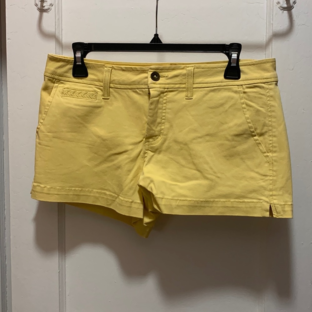 Market & spruce yellow shorts stretchy & so comfortable!